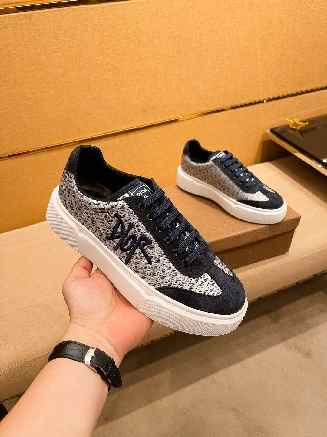 Men's shoes💰 400💰🔥【Dior】🔥Men's high-end brand of shoes official website 1:1 latest masterpiece: the upper is made of Italian imported first-layer cowhide with a comfortable and breathable lining➕original non-slip and wear-resistant outsole🔥, making walking more convenient and comfortable! An exclusive new model, a stunning work, a beautiful 1:1 replica [color] compared to the official quality! Create a fashionable personality to set off your uniqueness! A must-have for trendy men! Classic🔥Size: 38-44 Color: 🔥Multiple colors available🔥